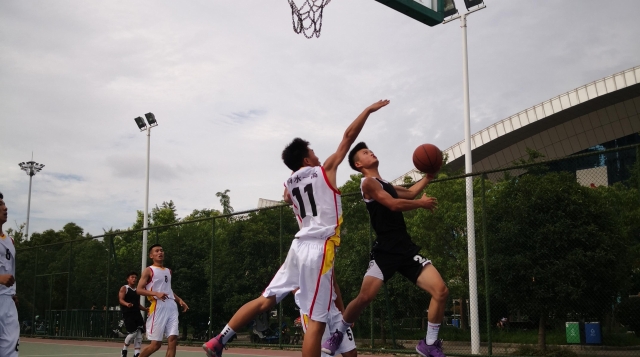 市四运会学生组篮球比赛激情酣战