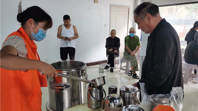 社区助餐服务提升老人幸福感