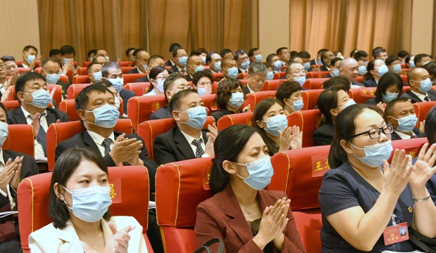 市五次党代会报告赢得与会代表阵阵热烈掌声