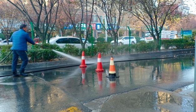 冲洗路面让城市更洁净
