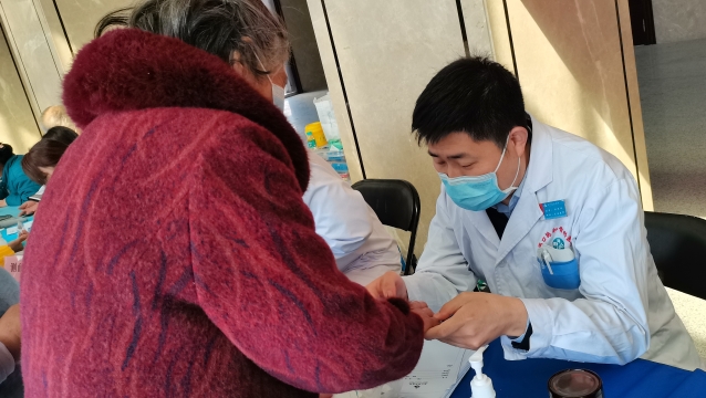 学雷锋  送健康