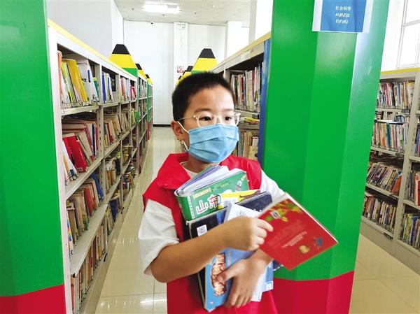 图书馆有了义务小馆员