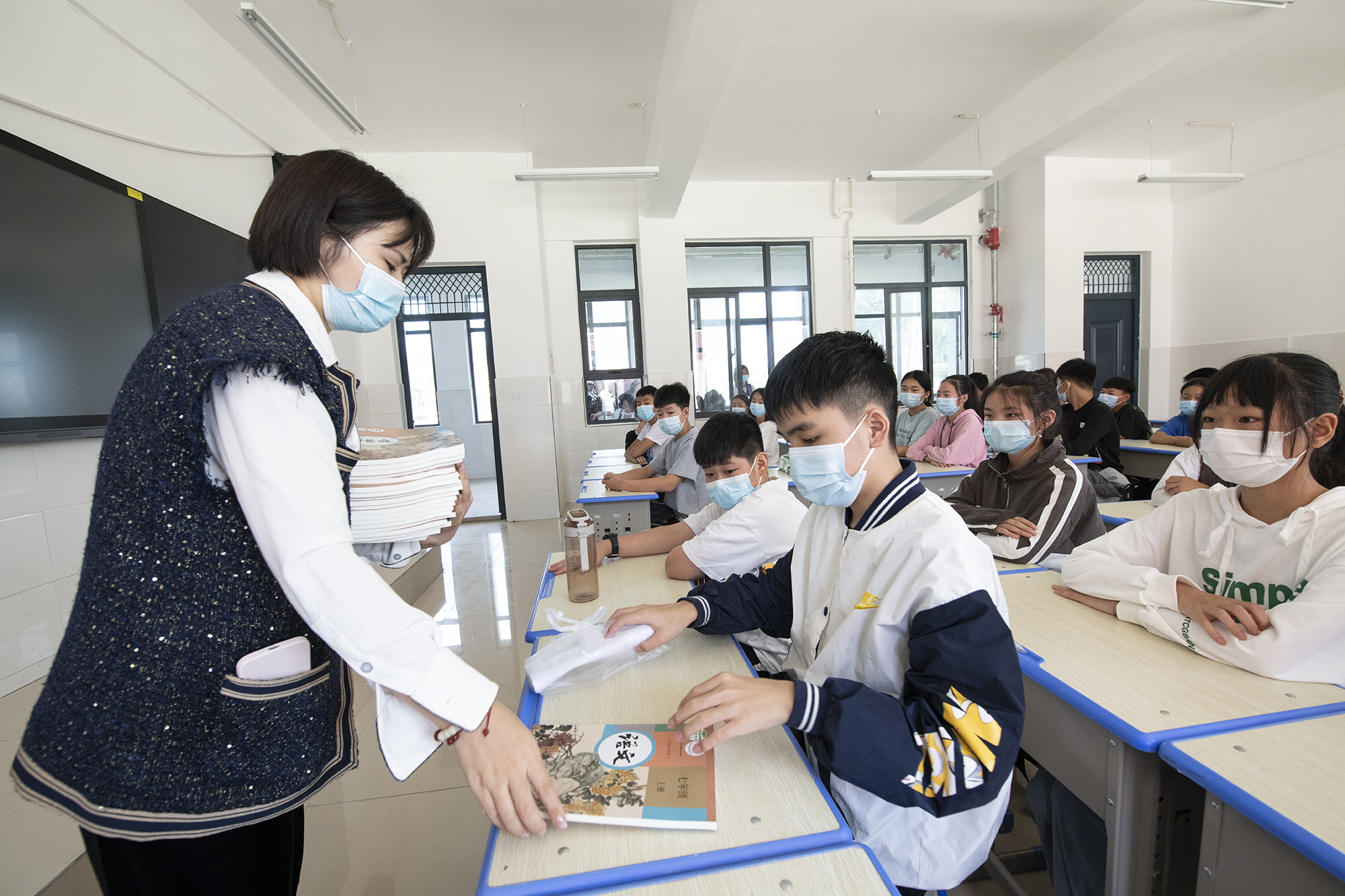 开学第一天：我市新建改扩建学校迎新生