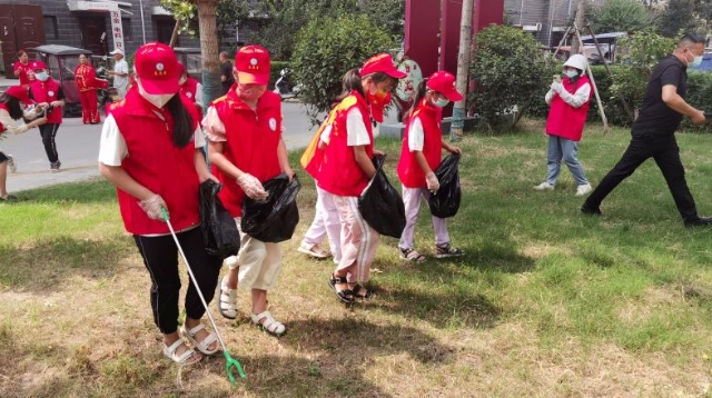 [开发区]看！“红领巾”化身“创文”宣传员