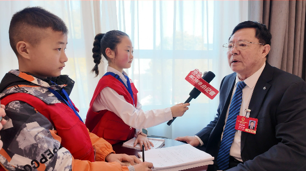 小记者跑两会 | 周报小记者对话市人大代表赵金豹