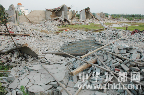 河道内违章建房 拆了!-中华龙都网-周口日报社