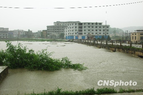 江南华南等地将有强降雨局地大暴雨冰雹