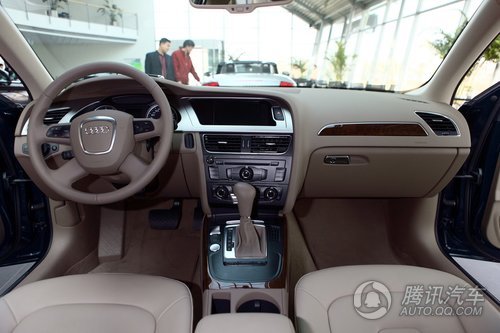 2010款奥迪A4L 2.0TFSI 舒适型 到店实拍