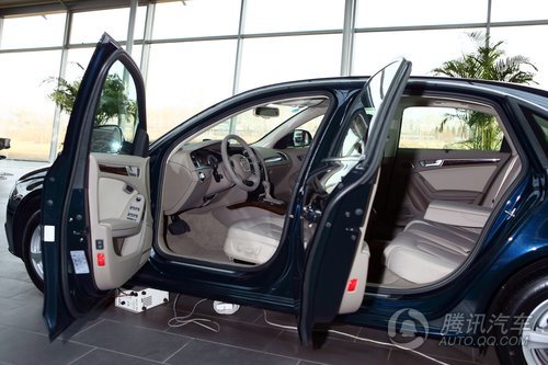 2010款奥迪A4L 2.0TFSI 舒适型 到店实拍