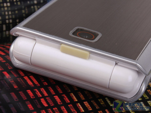 天翼3G定制+素雅翻盖设计 三星S559评测 