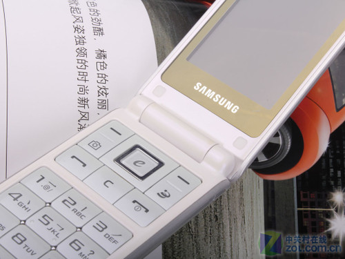 天翼3G定制+素雅翻盖设计 三星S559评测 