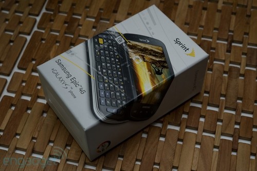 4寸大屏侧滑全键盘 三星Epic 4G初解析 