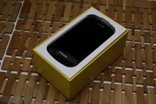 4寸大屏侧滑全键盘 三星Epic 4G初解析 