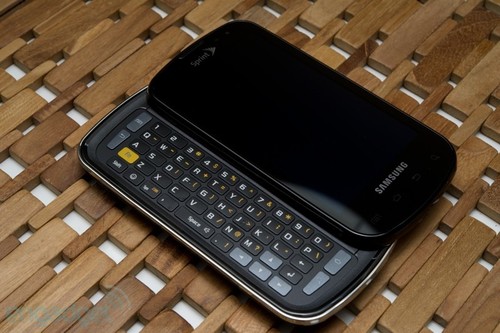 4寸大屏侧滑全键盘 三星Epic 4G初解析 