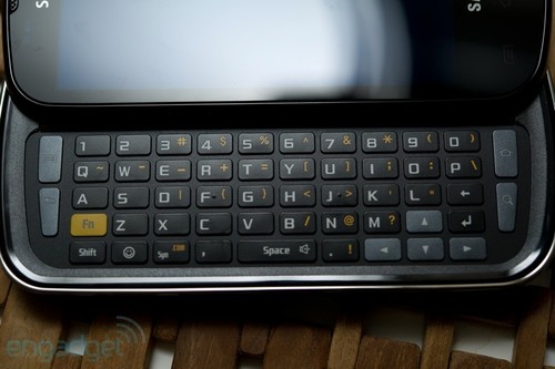 4寸大屏侧滑全键盘 三星Epic 4G初解析 