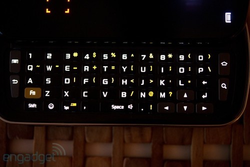 4寸大屏侧滑全键盘 三星Epic 4G初解析 