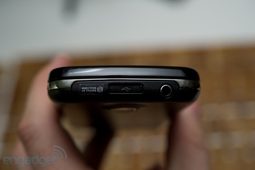 4寸大屏侧滑全键盘 三星Epic 4G初解析 