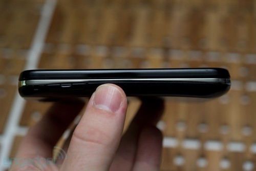 4寸大屏侧滑全键盘 三星Epic 4G初解析 