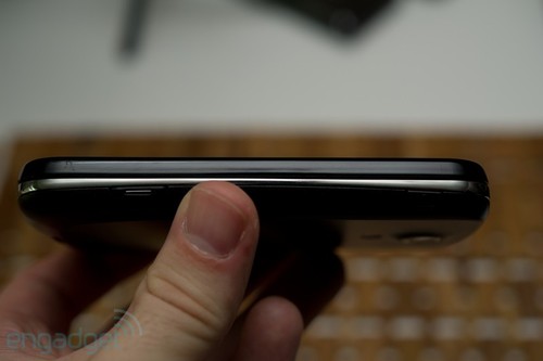 4寸大屏侧滑全键盘 三星Epic 4G初解析 