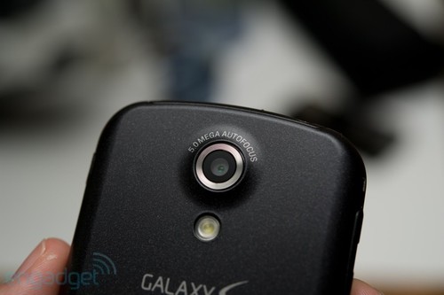 4寸大屏侧滑全键盘 三星Epic 4G初解析 