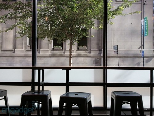 4寸大屏侧滑全键盘 三星Epic 4G初解析 