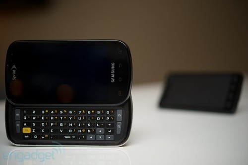 4寸大屏侧滑全键盘 三星Epic 4G初解析 