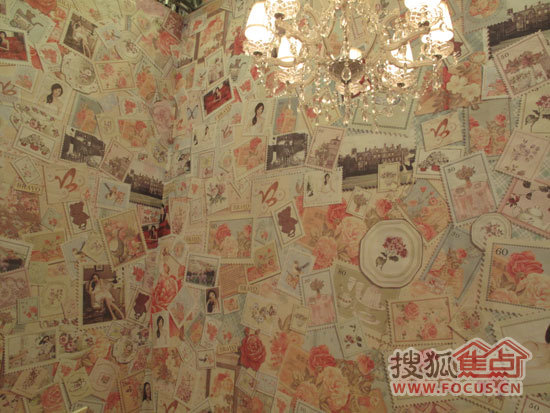 馨而乐的展位背景墙上贴着代言人吴佩慈的头像 馨而乐的展位背景墙上贴着代言人吴佩慈的头像