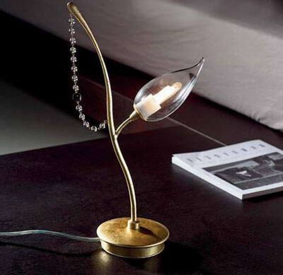 灯的形状如含苞待放的花朵(图)