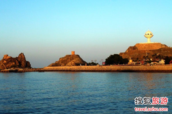 马斯喀特海边的灯塔