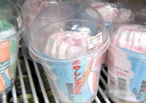 日本变态叹为观止 街头公然<em>贩卖少女</em>穿过的冰