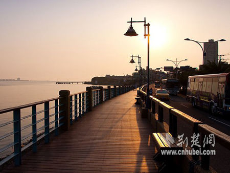 黄昏下的淡水渔人码头