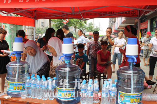 无偿服务高考 凸显市民爱心-中华龙都网-周口日