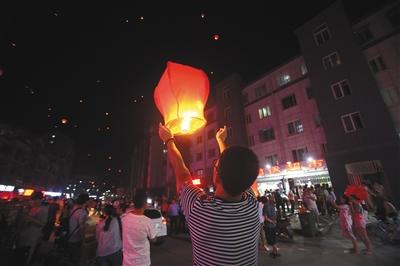 级中学万人送考 28辆大巴吉时出发赴考场-中