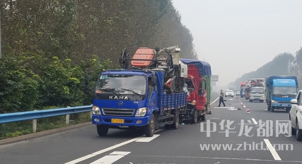 收费站货车追尾 00237dc130841b2c07e55b.jpg