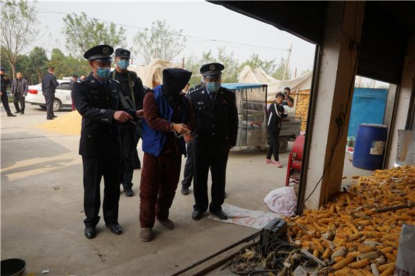 伸手必被捉--项城市公安局组织入室盗窃